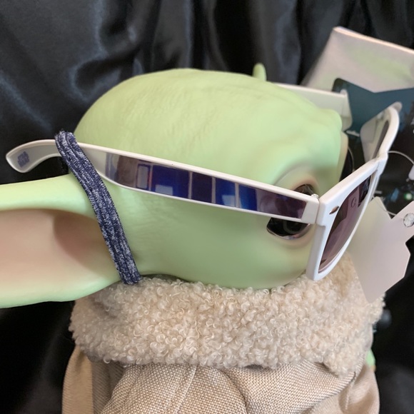 NWT Star Wars R2D2 Wayfarer Sunglasses w/ pouch - Picture 6 of 9